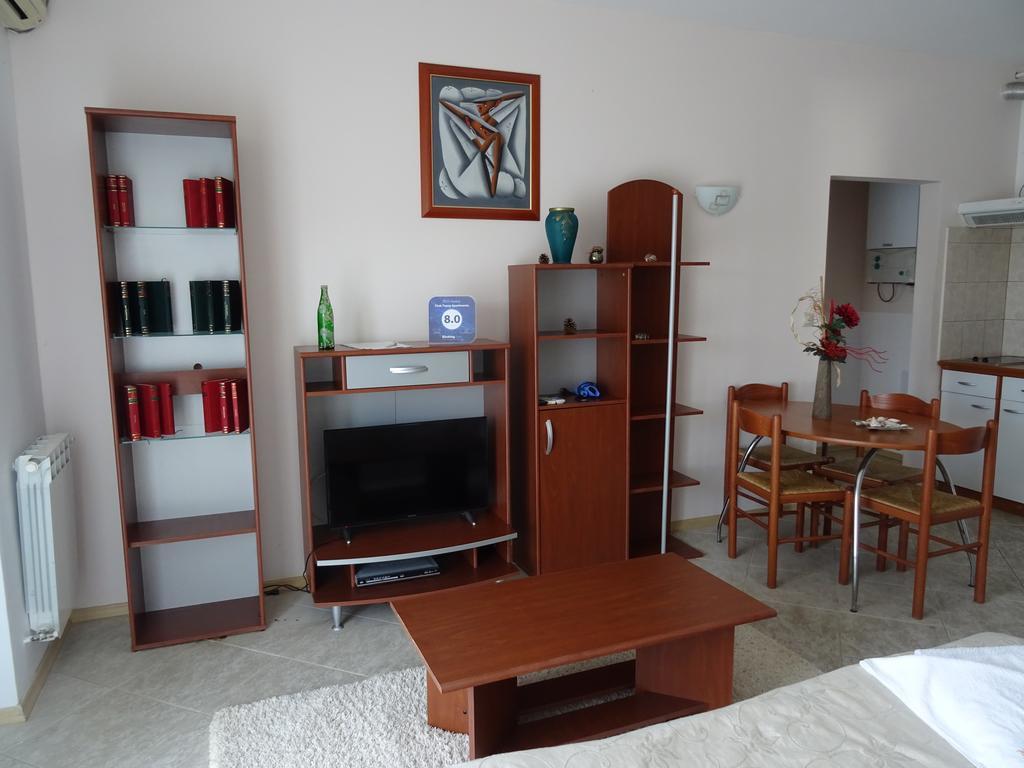 נפטון Club Topaz Apartments מראה חיצוני תמונה